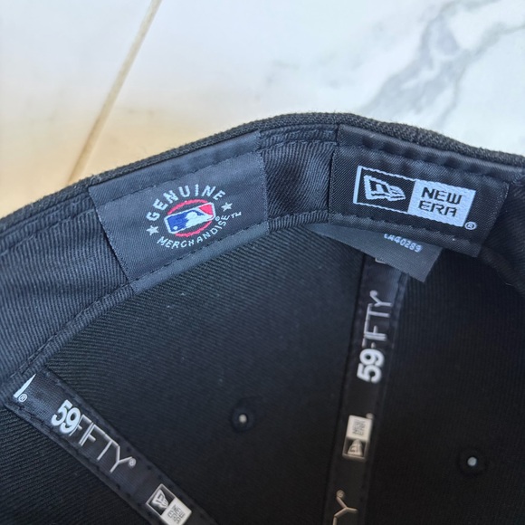 Chicago White Sox 59FIFTY Fitted Windy City Cluster Patch Black White 7 3/8 - Picture 6 of 8